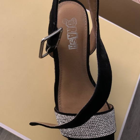 Woman’s heals - Picture 16 of 16